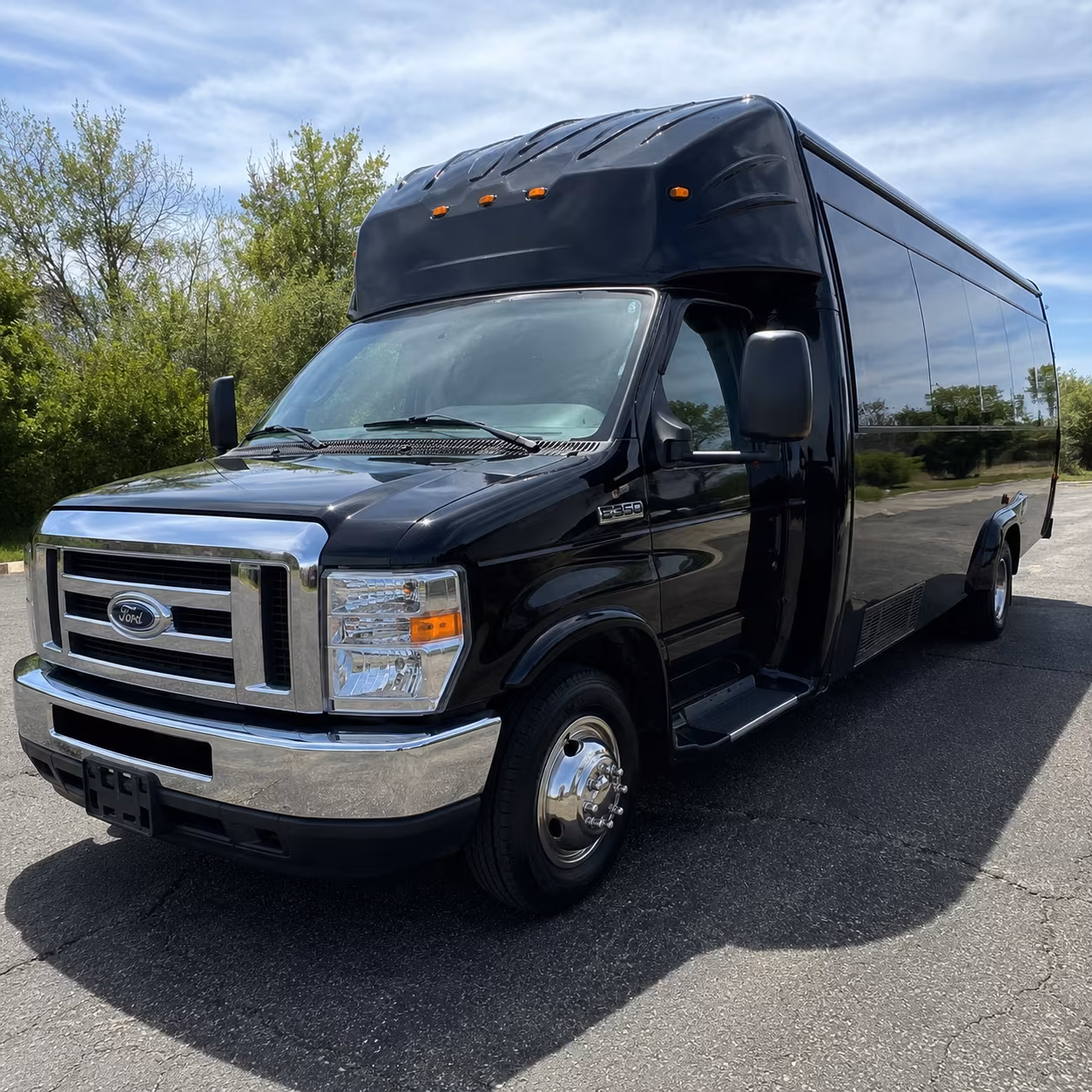 Edison Birthday, Sweet 16, & Quinceañera Transportation party bus exterior