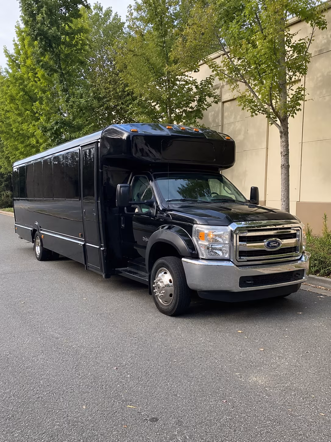 Edison Winery Tour & Pub Crawl Transportation party bus exterior